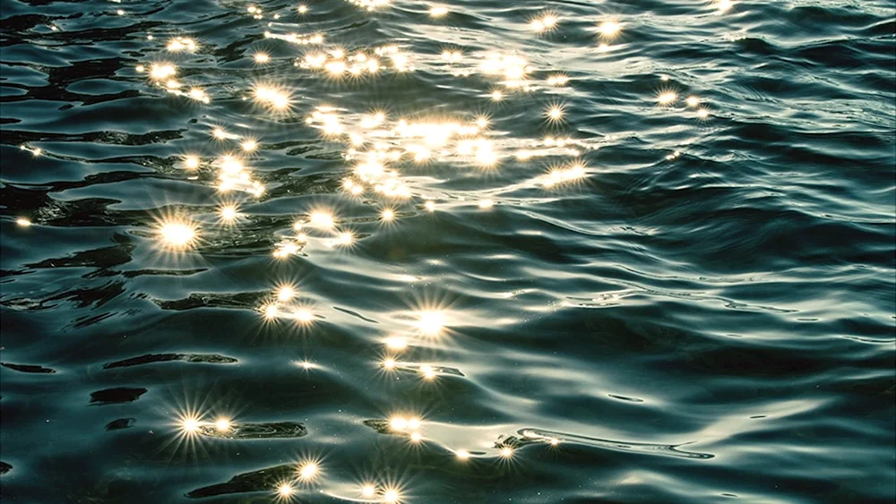 Sonnenblendung auf dem Wasser
