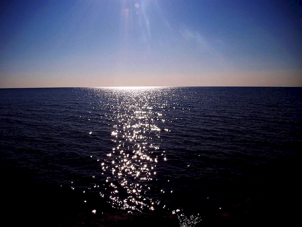 Sonnenblendung auf dem Wasser