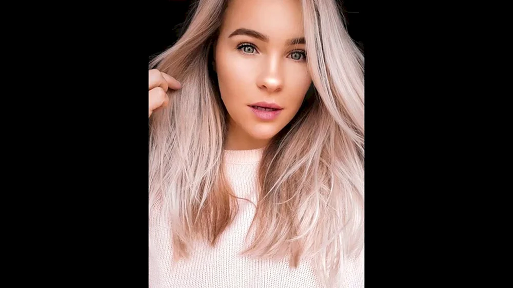 Blond mit ausgewachsenen Wurzeln