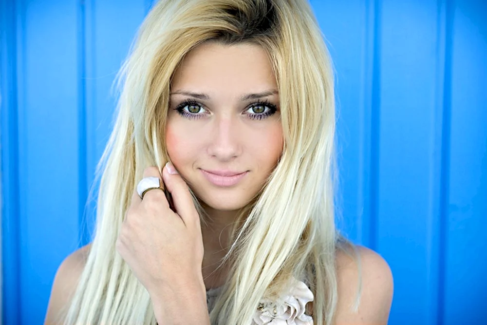Blond