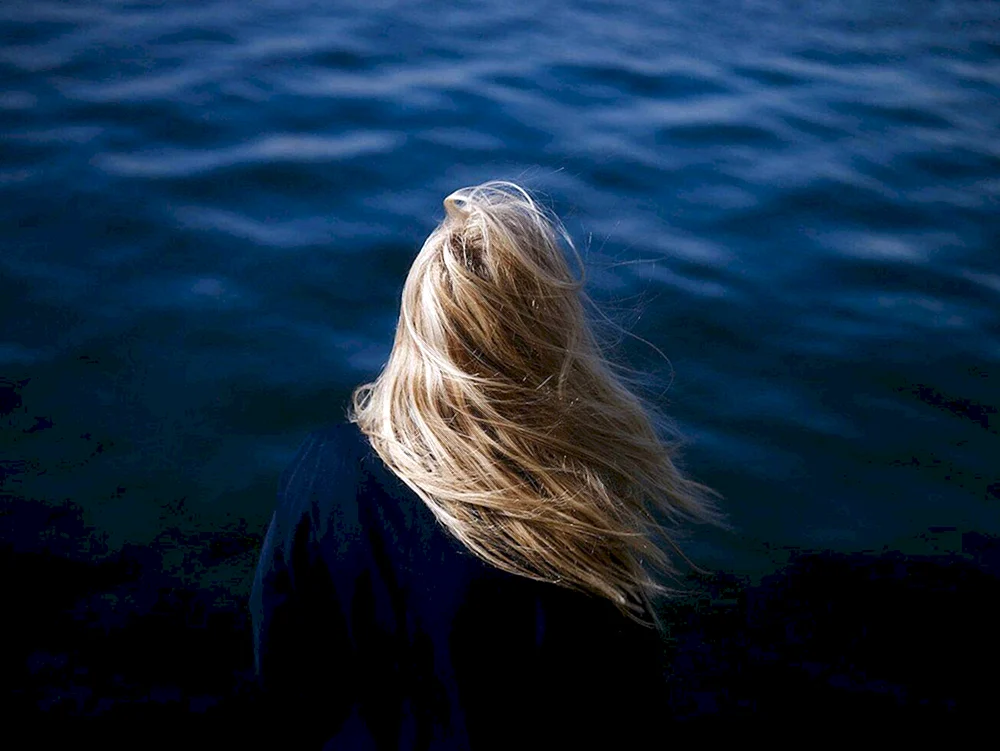 Blondine mit langen Haaren