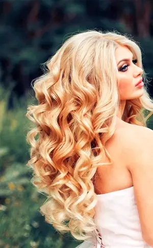 Blond mit langem Haar