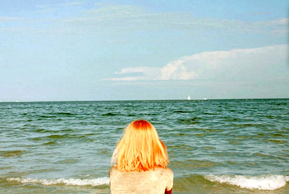Blondine mit Rücken