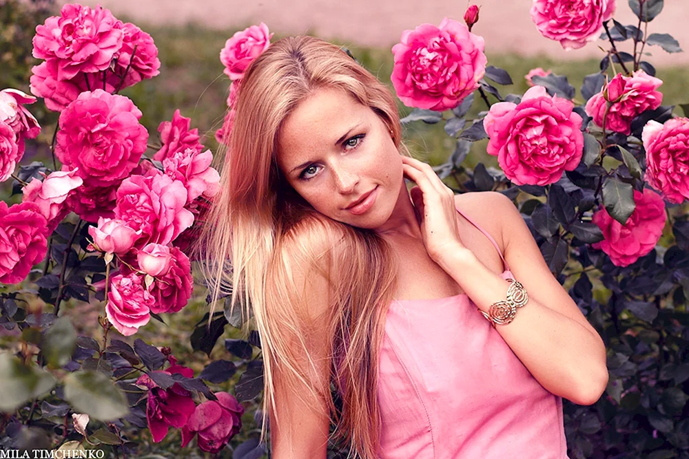 Blondine mit Blumen