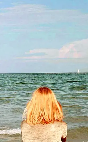 Blond von hinten