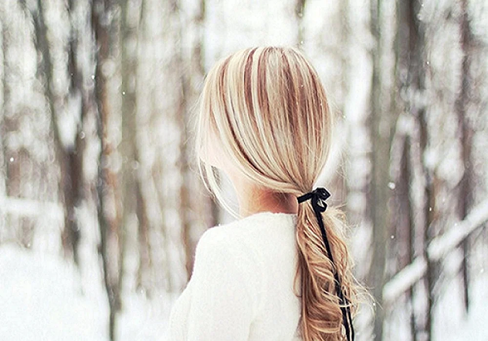 Blond von hinten