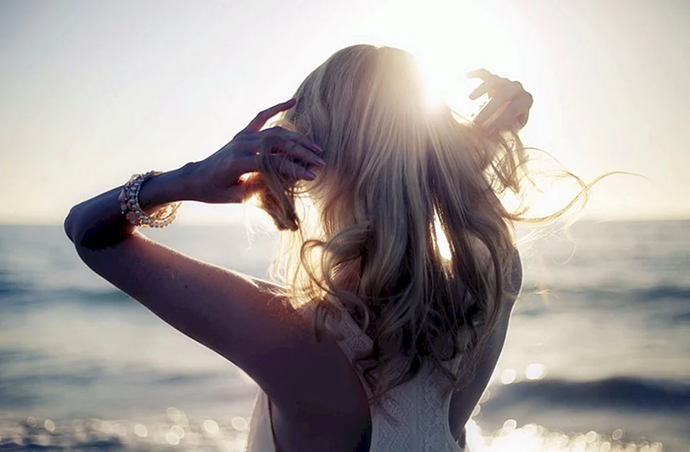 Blond von hinten