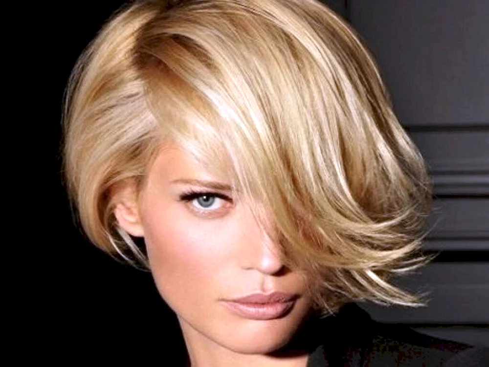 Stufiger Bob mit Pony