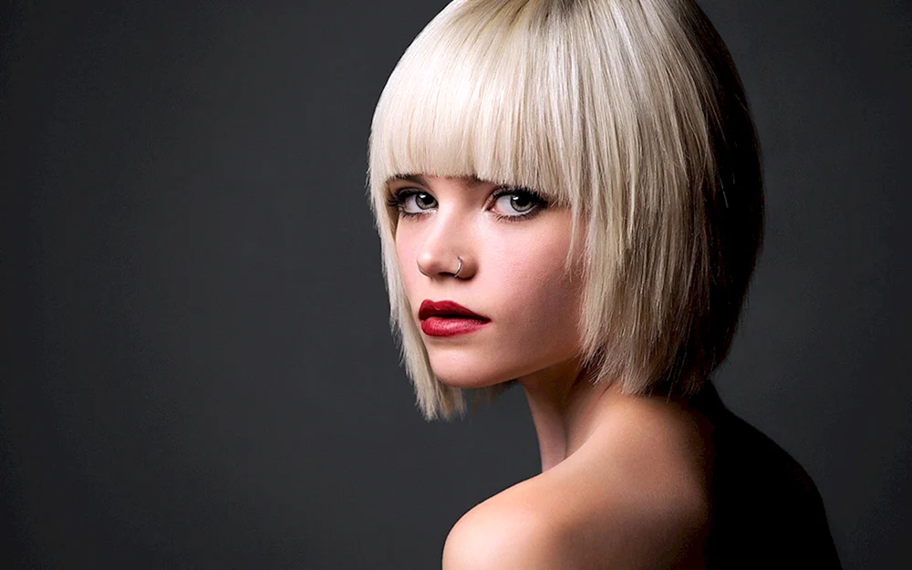 Langer Bob mit geradem Pony
