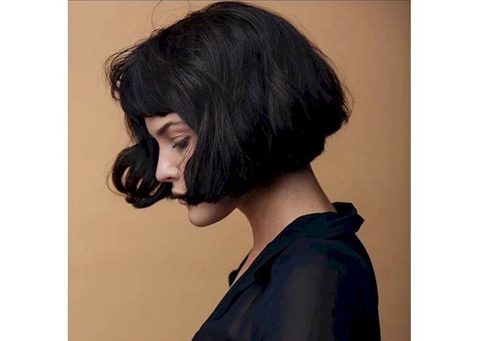 Frisuren mit Hörnern und lose Haare