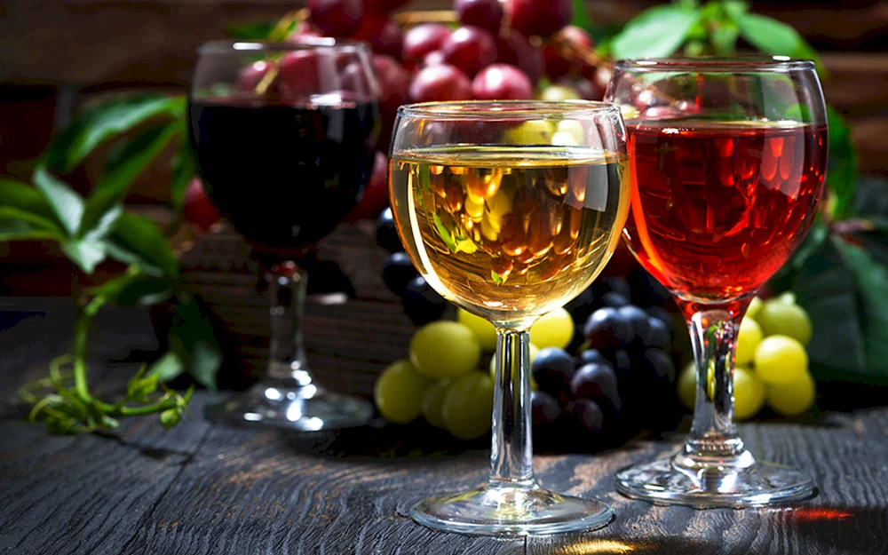 Rotweinglas mit Wein