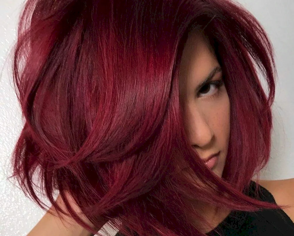Marsala burgunderrote Haarfarbe