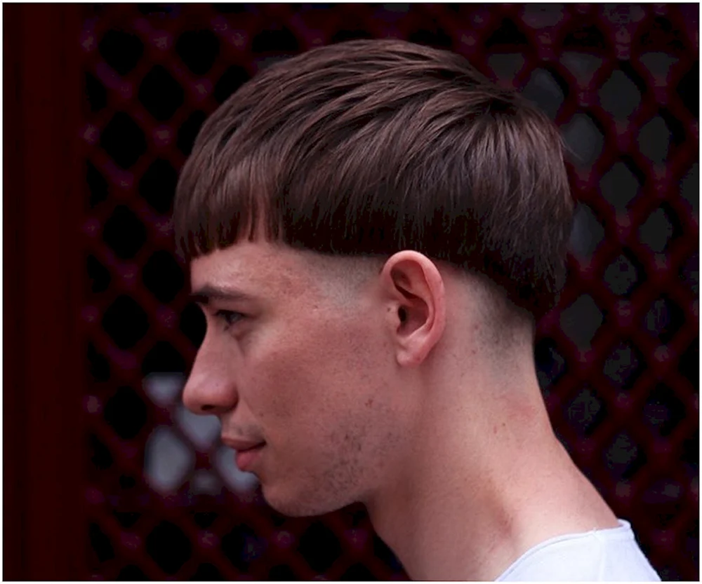 Bowl Cut Männerhaarschnitt