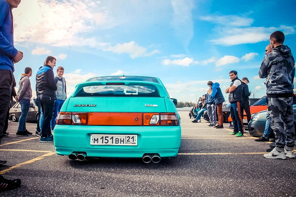 VAZ 2112 blau