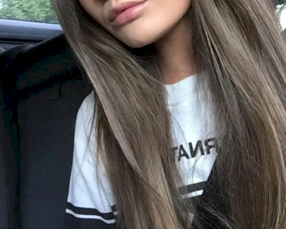 Helle Asche Haarfarbe