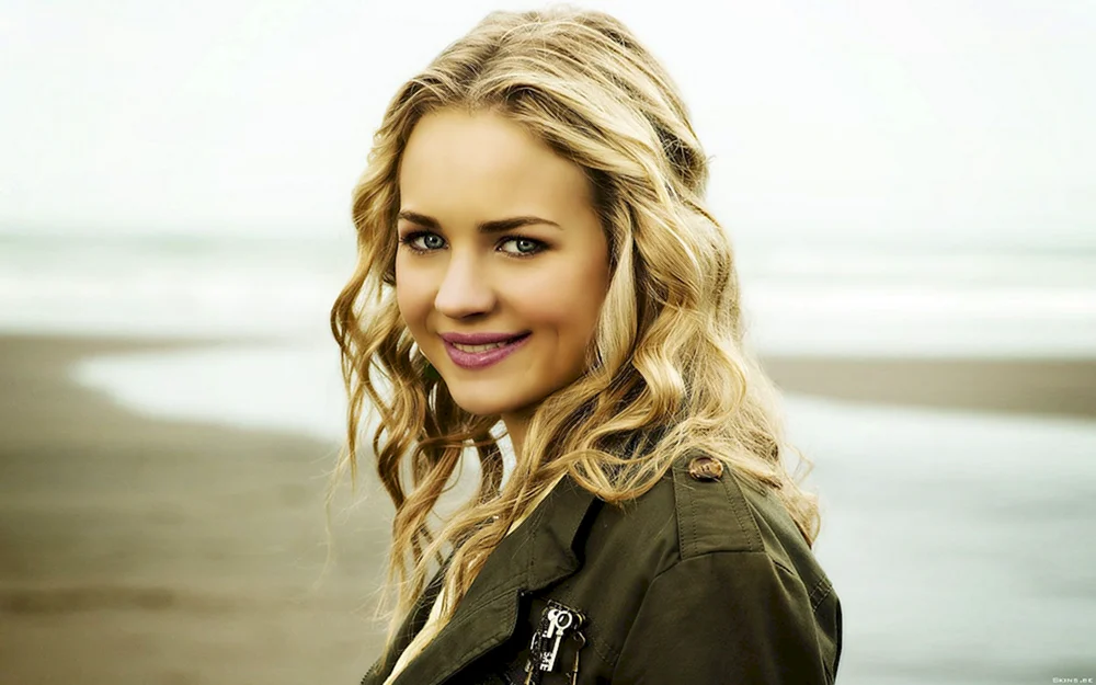 Britt Robertson