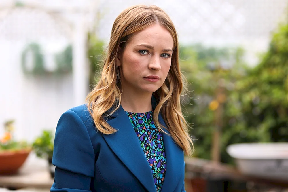 Britt Robertson 2020