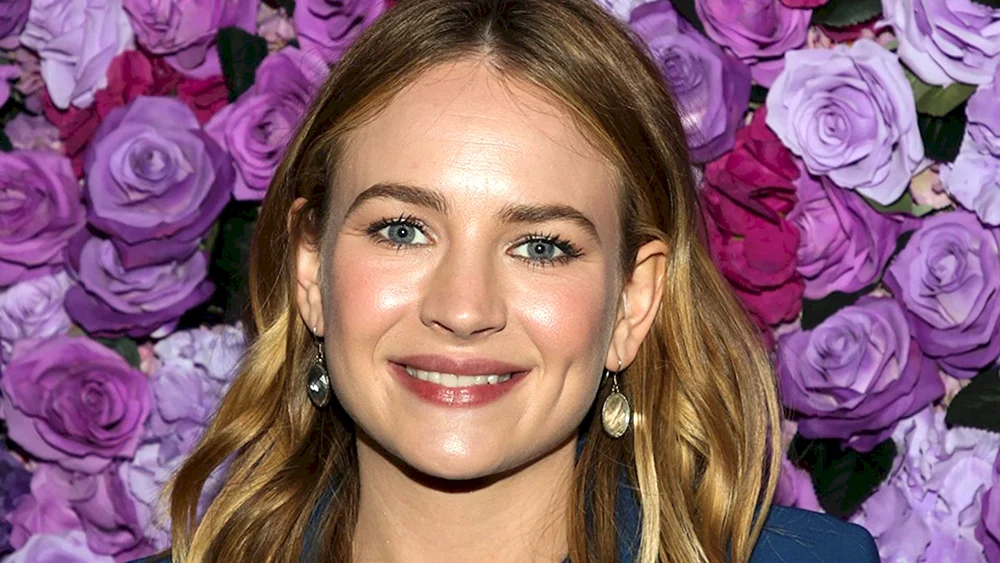Britt Robertson 2022