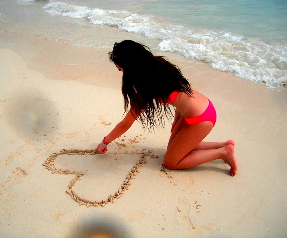 Brunette am Meer