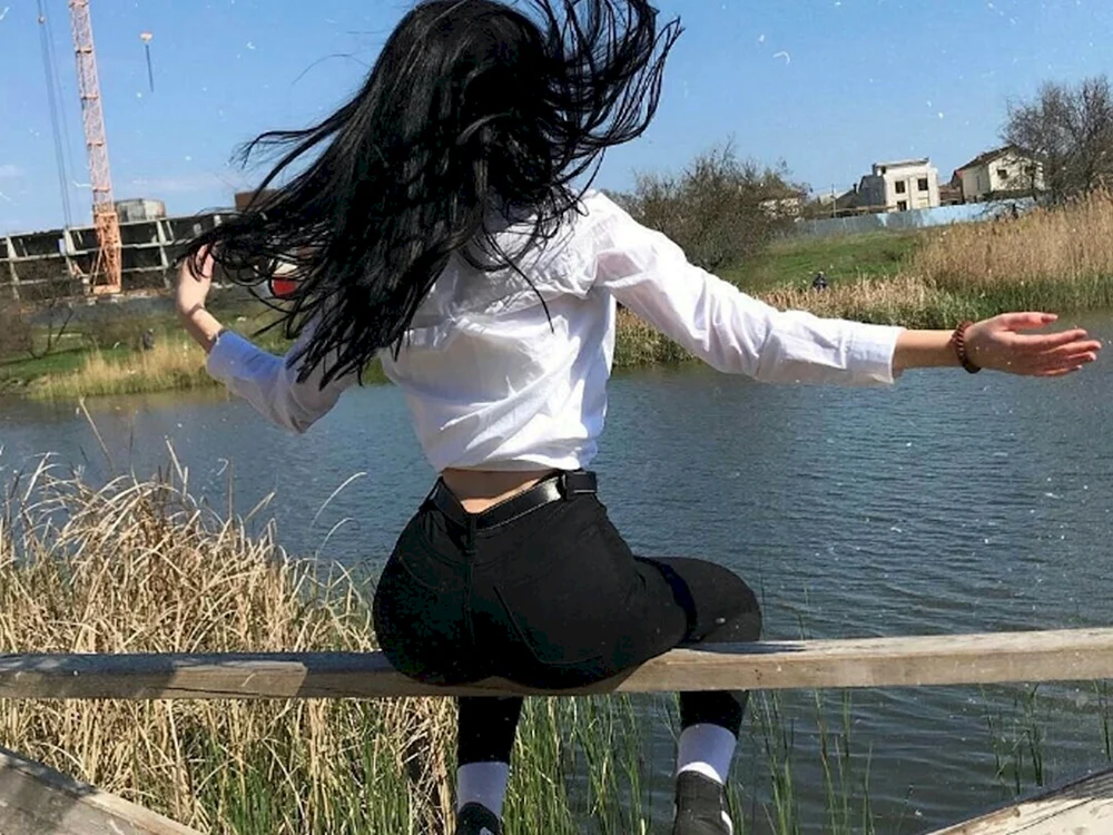 Brunette von hinten