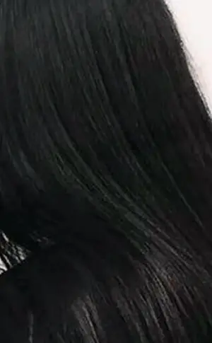 Brünette mit langen Haaren