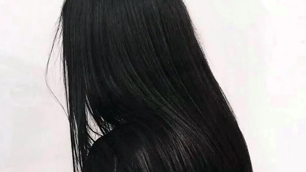 Brünette mit langen Haaren
