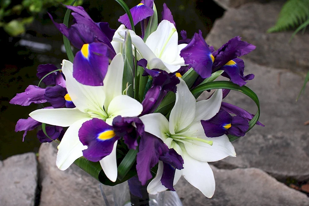 Frühlings-Iris Bouquet
