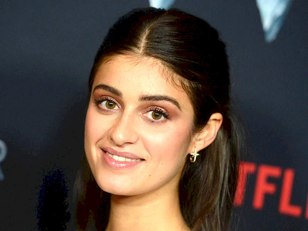 Anya Chalotra Yennifer