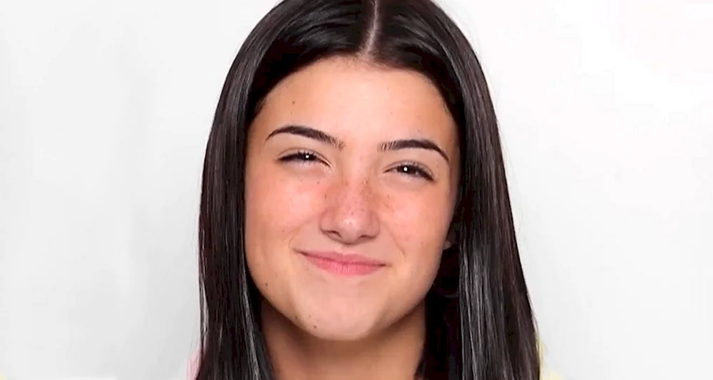 Charlie DAMELIO 2021
