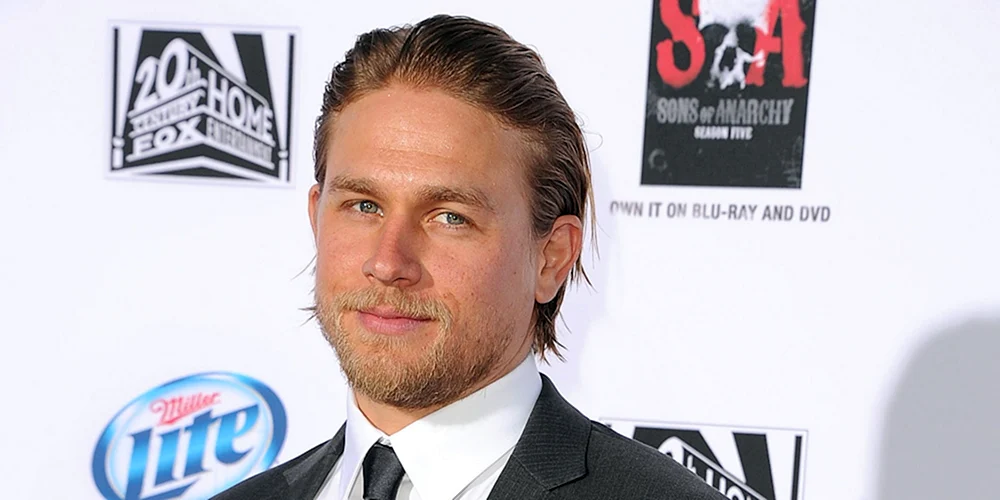 Charlie Hunnam Raymond Smith