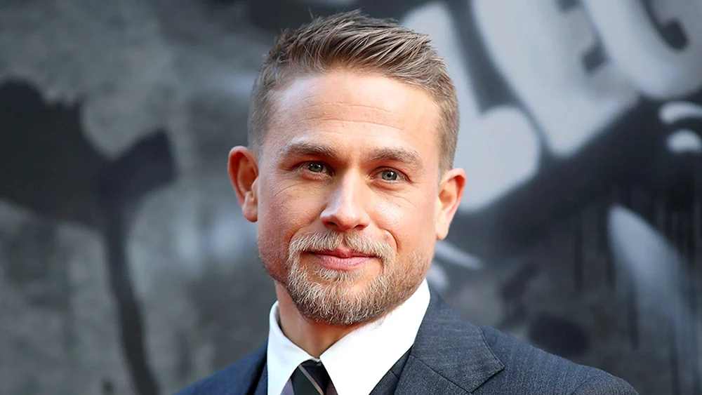 Charlie Hunnam Raymond Smith