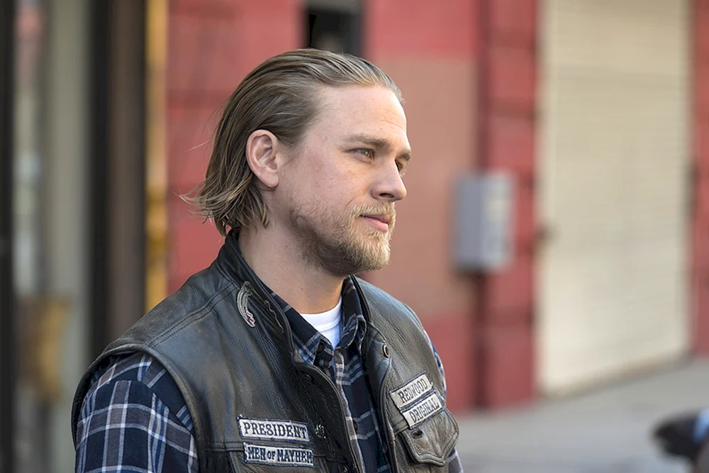 Charlie Hunnam sons of anarchy