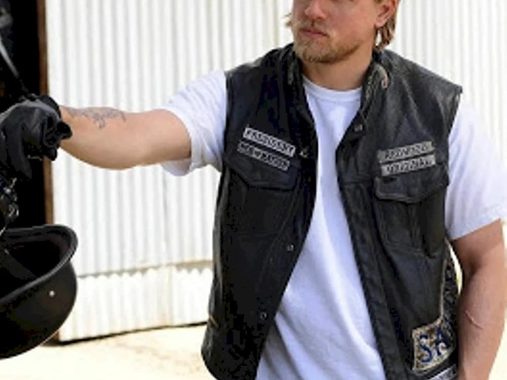 Charlie Hunnam sons of anarchy