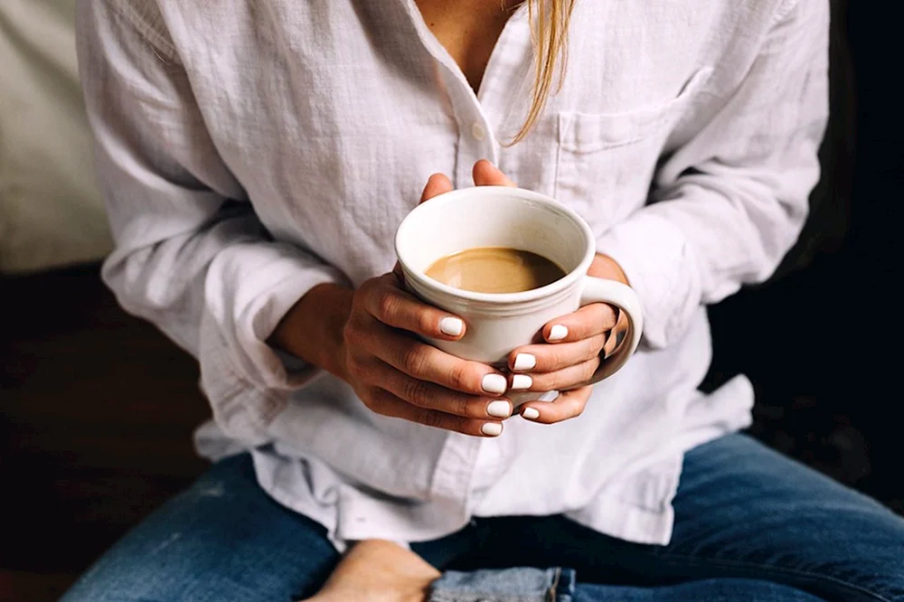 Frau mit einer Tasse Kaffee