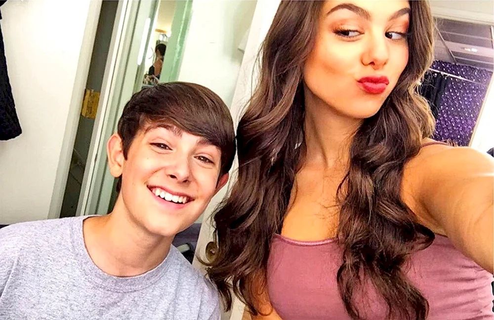 Kira Kosarin 2023