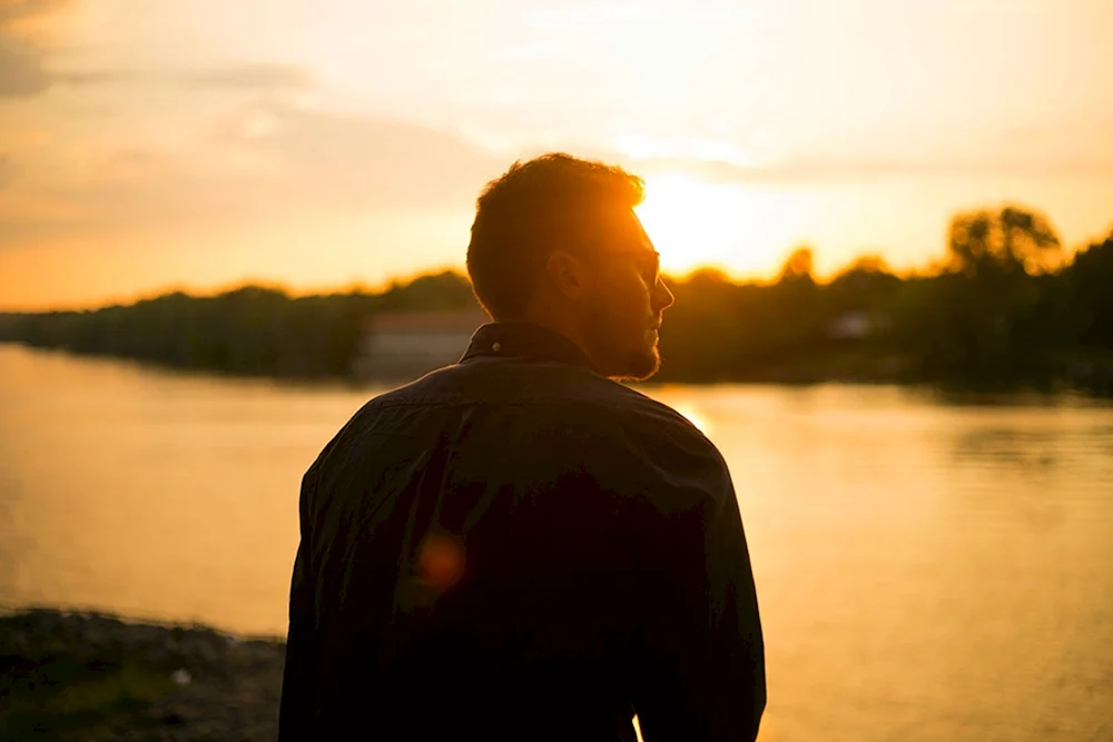 Der Mann im Sonnenuntergang