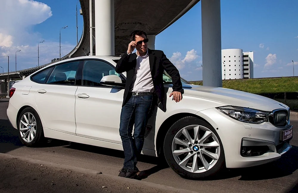 Der Mann im Auto
