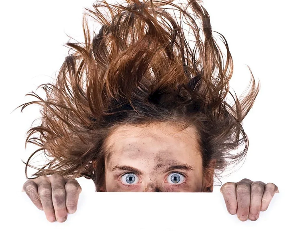 Person mit zerzaustem Haar