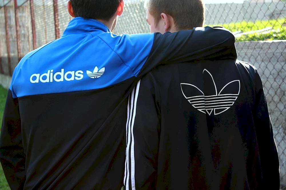 Der Mann in adidas