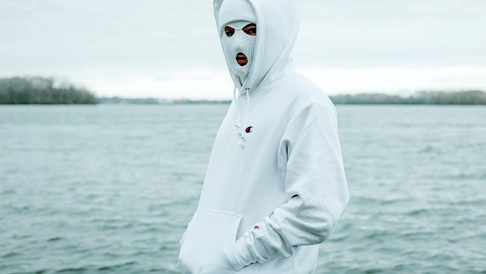 Der Mann in der weißen Maske
