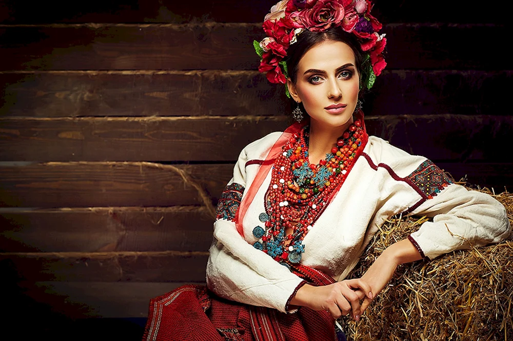 Schwarzbraue Oksana Ukrainka