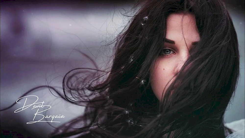 Schwarzhaariges Mädchen