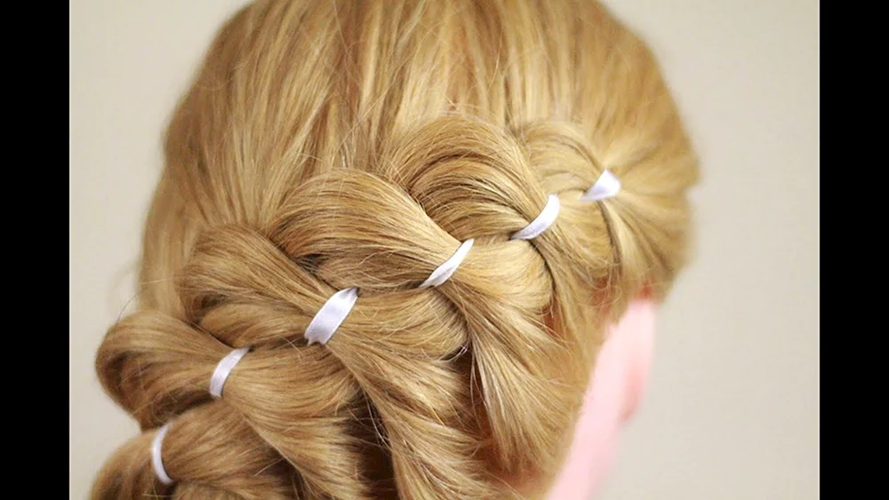 Mädchenfrisuren mit Gummibändern für kurzes Haar