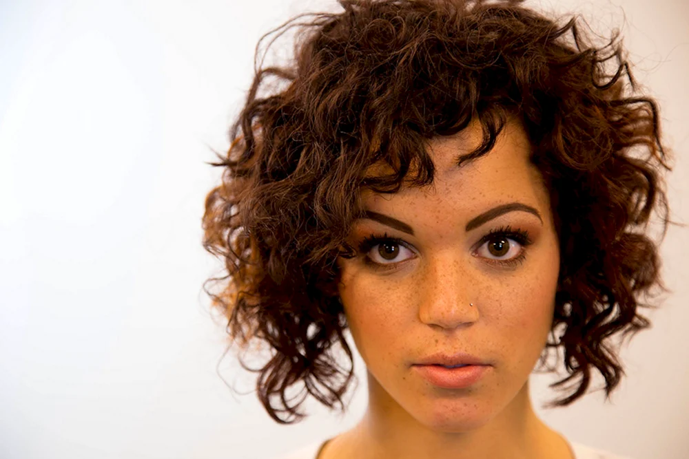 Curly Bob model