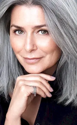 Daphne Hicks Graues Haar