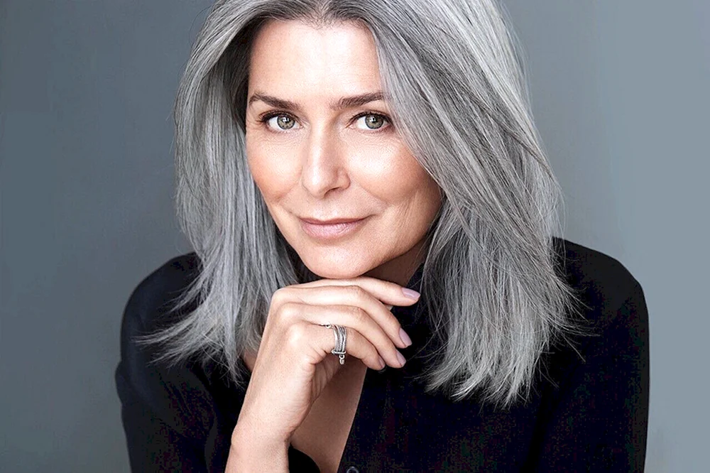 Daphne Hicks Graues Haar