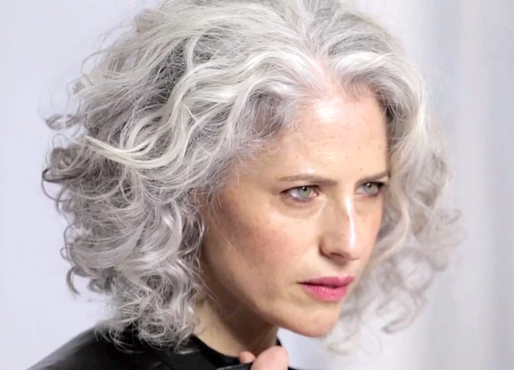 Daphne Hicks Graues Haar