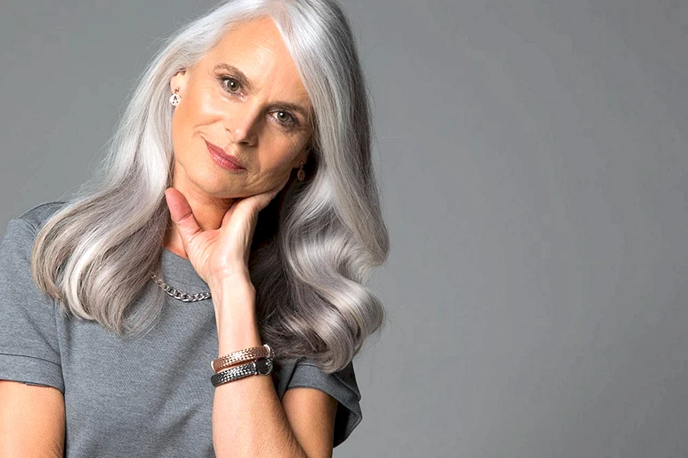 Daphne Hicks Graues Haar