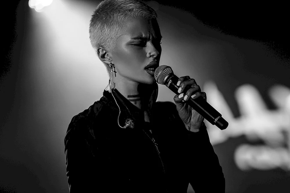 Dana Sokolova Sängerin