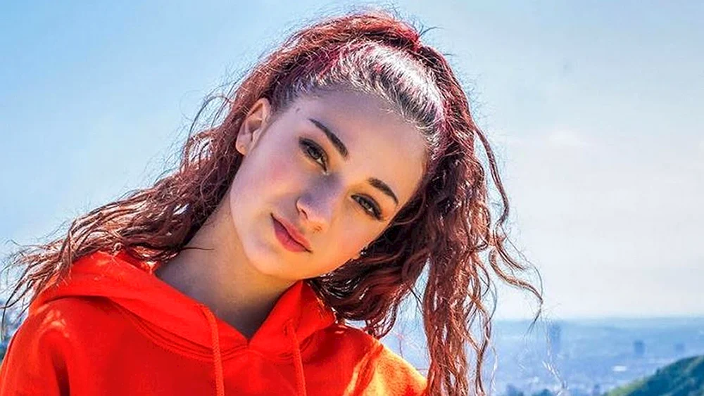 Romanova ist eine Rap-Künstlerin